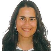 Profesora de Inglés imparte clases a alumnos de todas las edades